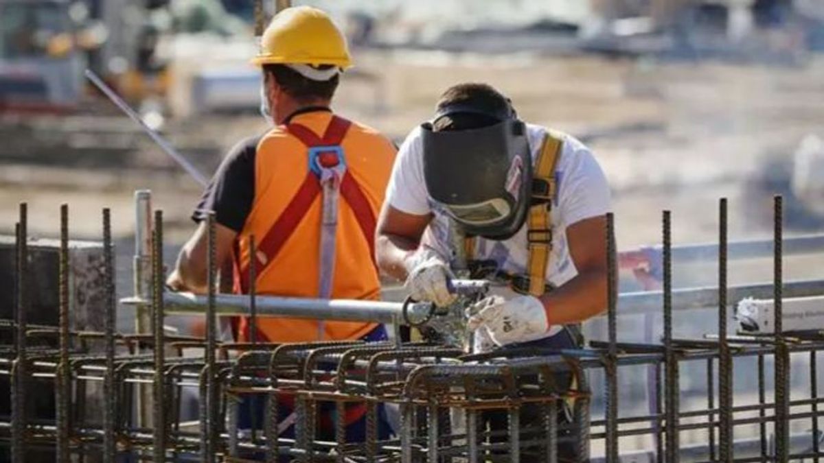 ¿Por qué los trabajadores verán reducida su nómina a partir de 2025?