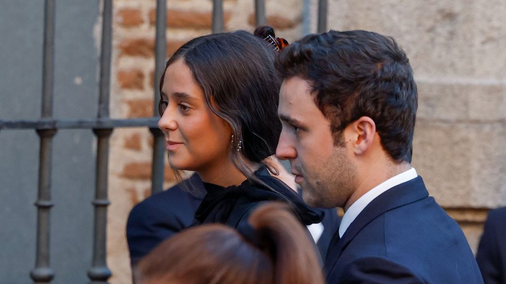 Victoria Federica y Felipe Juan Froilán a su llegada al funeral de Juan Gómez-Acebo