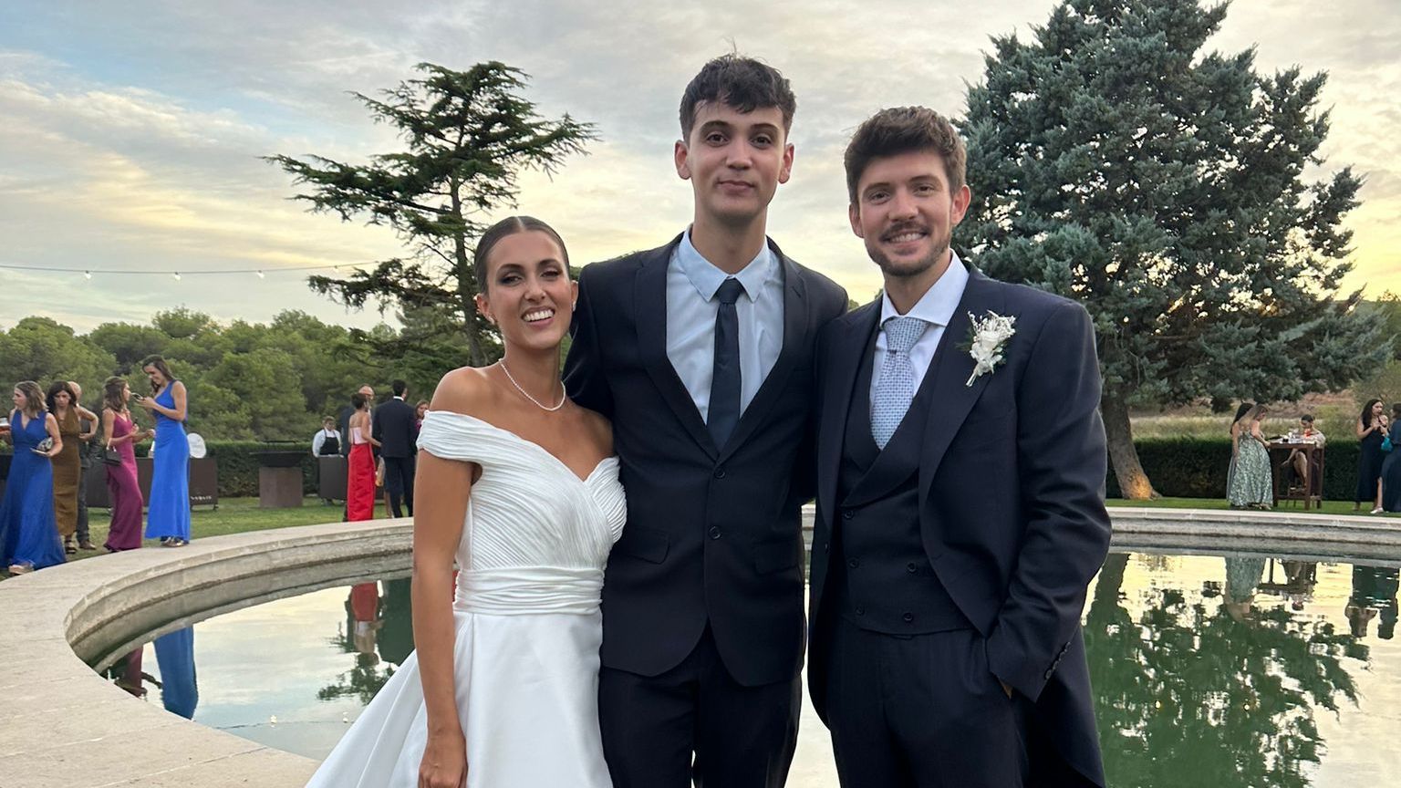Las imágenes de Dave Zulueta y Carlos Right juntos en la boda del cantante (Imagen de Twitter: @davezulueta_)