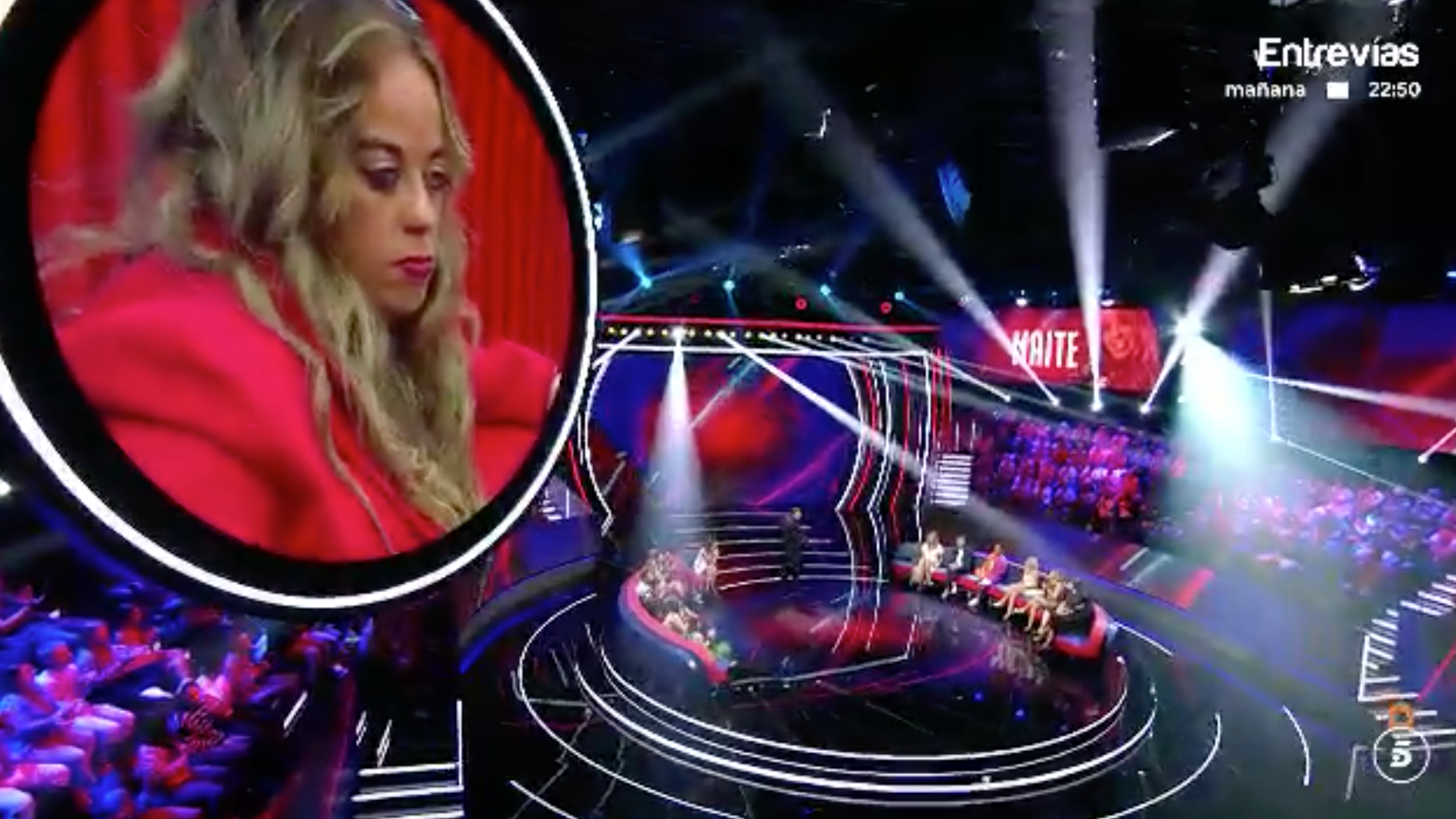 Mayte en las pantallas del debate de plató