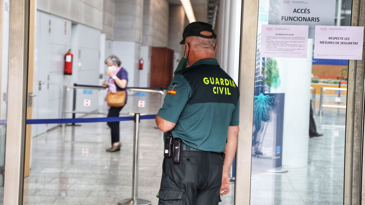 Acusado un Guardia Civil de Valencia por malversar 165.000 euros de falsas comisiones: "Lo devolveré"