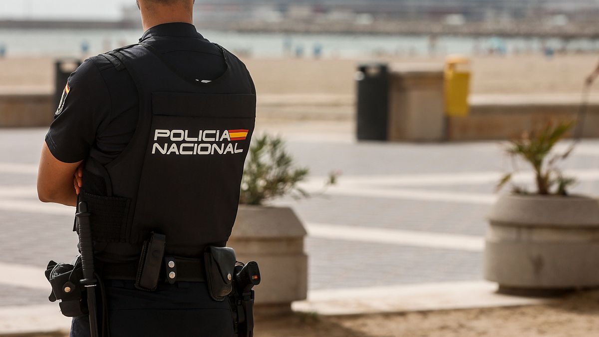 Agente de la Policia Nacional en la Comuidad Valenciana