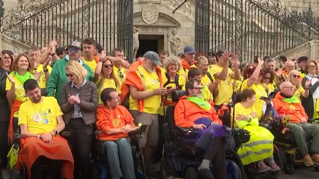 Ocho enfermos de ELA y otros cinco afectados reivindican su enfermedad realizando el Camino de Santiago