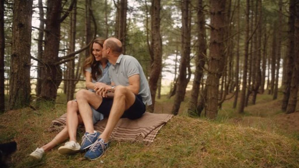 Kate Middleton y el príncipe Guillermo posan felices y enamorados