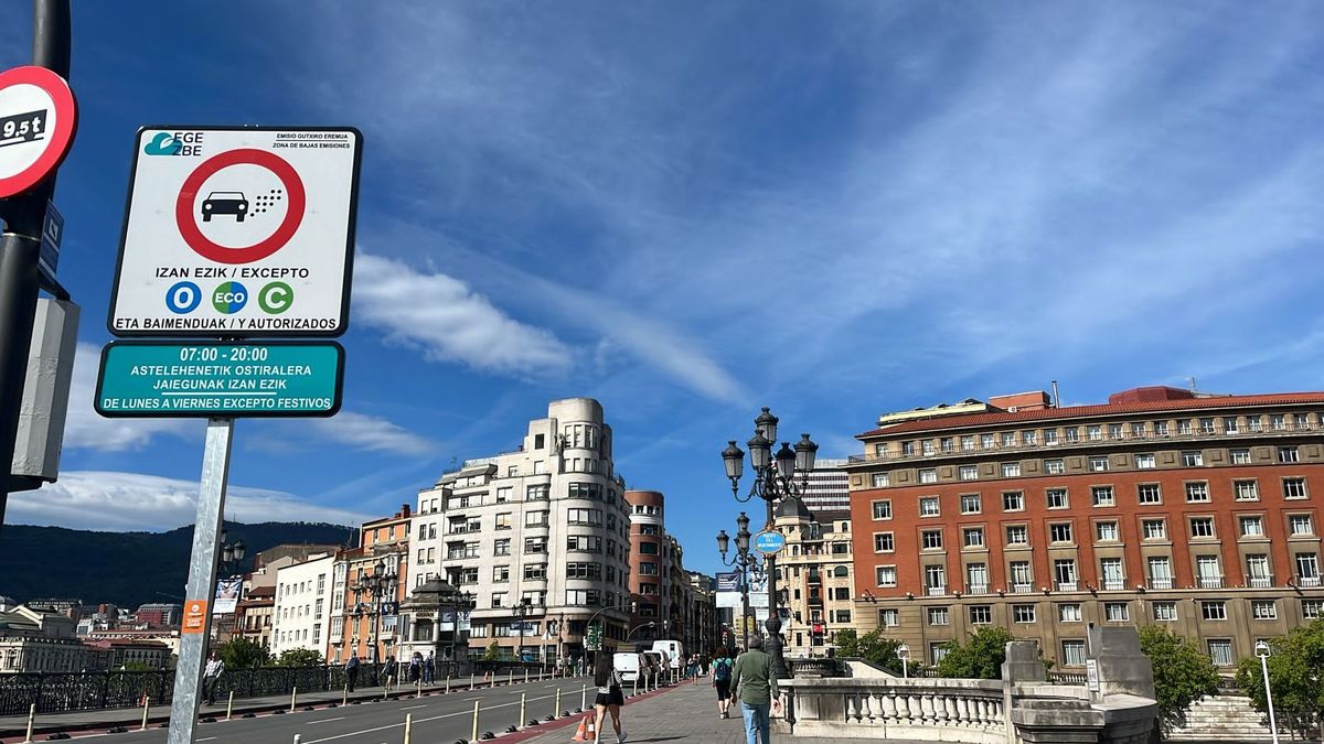 Señales verticales y horizontales delimitan desde principios de verano la ZBE