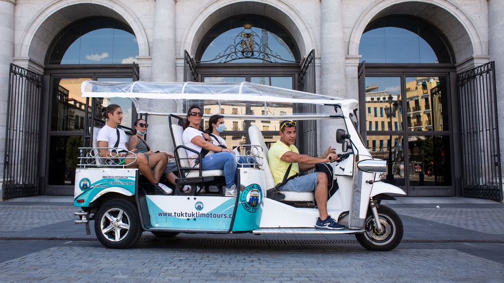 Madrid regulará los tuk tuk bajo un marco normativo adecuado: "No estacionan donde corresponde"