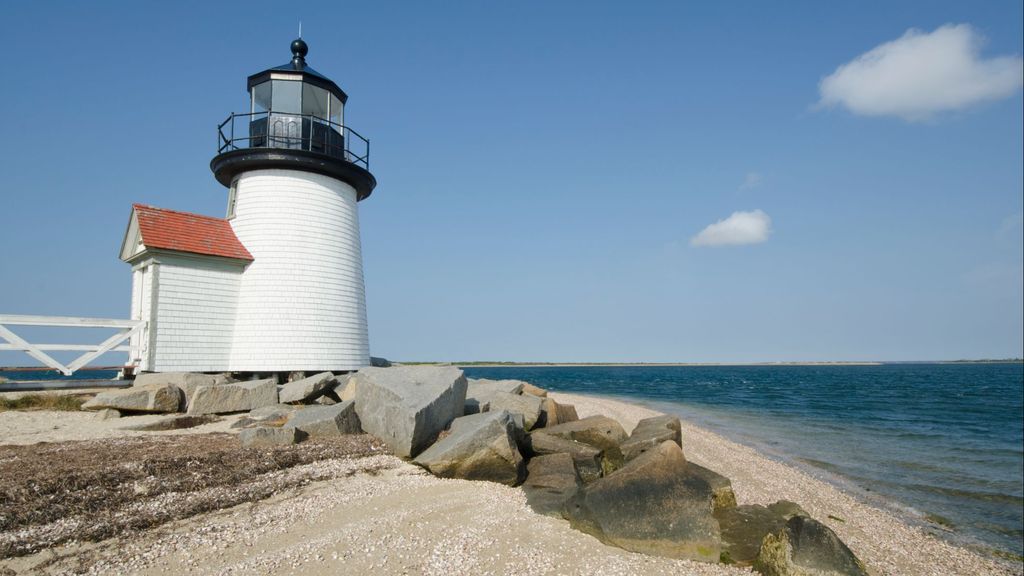 Uno de los muchos faros que roden Nantucket, el Brant Point lighthouse.