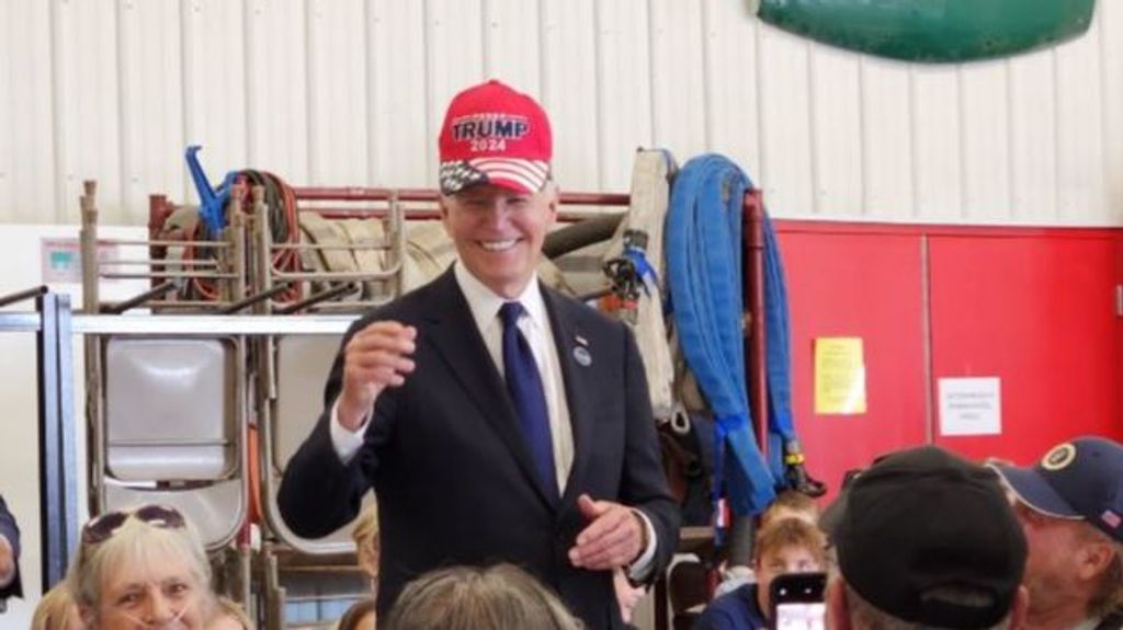 Biden se pone una gorra de la campaña de Trump