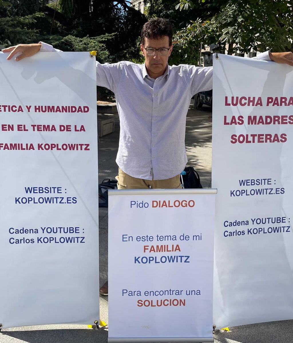 Carlos Koplowitz, manifestándose en Madrid.