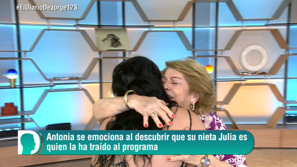 El emotivo reencuentro de Antonia con su nieta Julia, tras seis meses separadas: “Siempre has sido mi pilar fundamental”