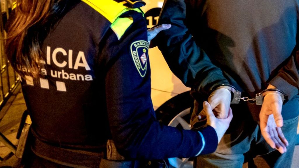 Tres ladrones roban de un tirón un reloj valorado en 34.000 euros en La Rambla de Barcelona