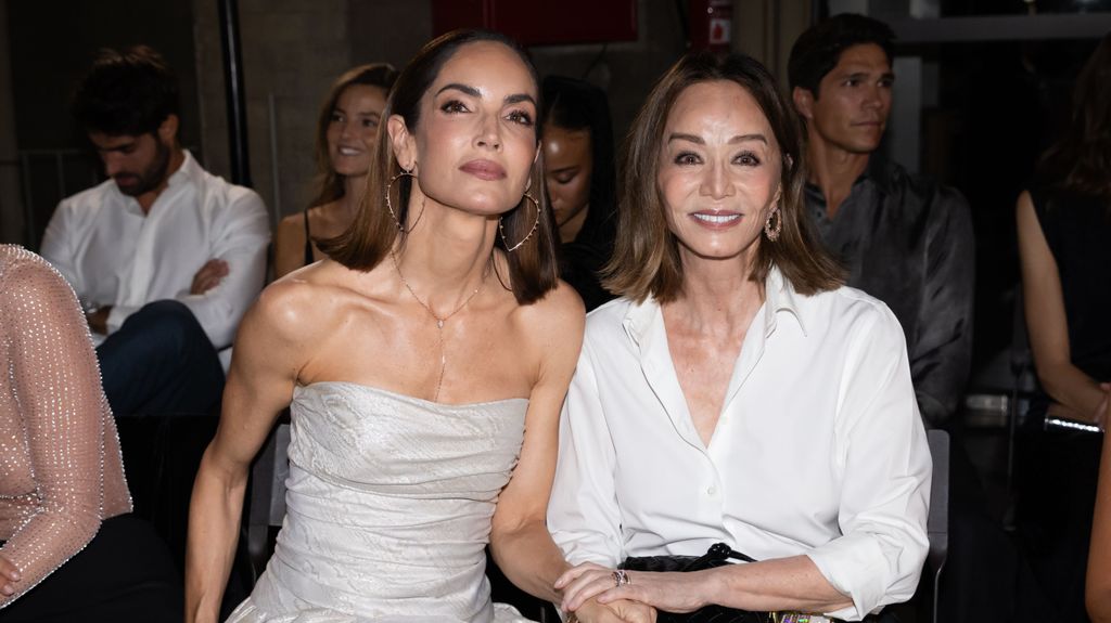 Eugenia Silva con Isabel Preysler en la MBFWMadrid 2024