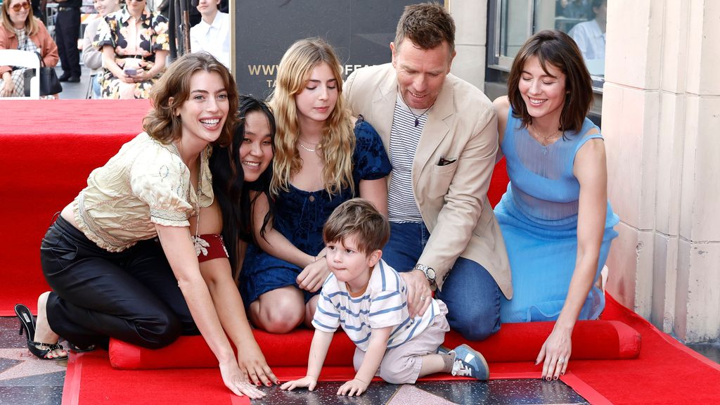 Ewan McGregor junto a su familia