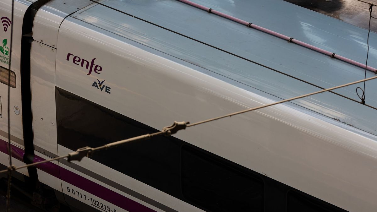 Interrumpida la salida de trenes de alta velocidad de Barcelona tras un descarrilamiento