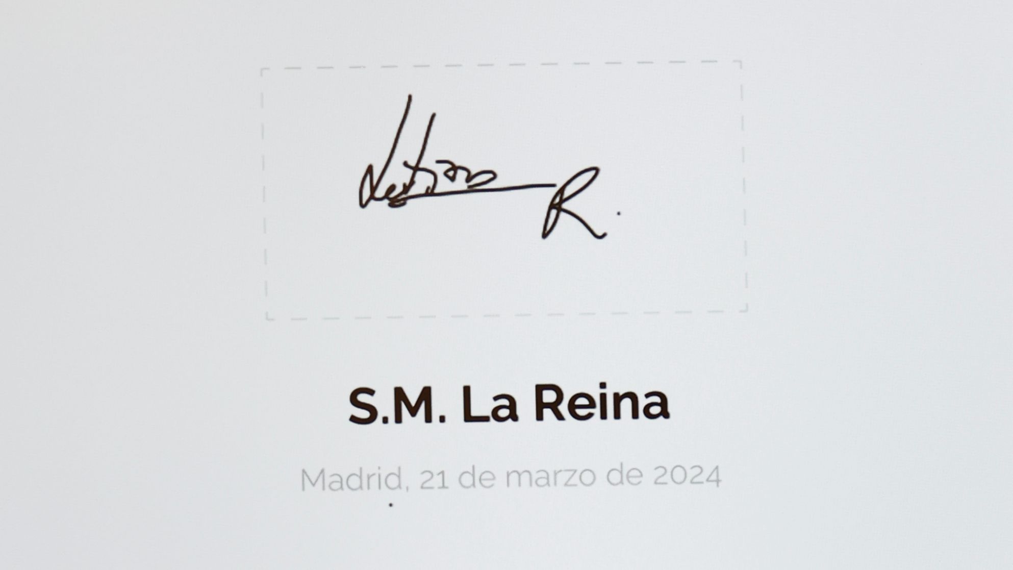 La firma de la reina Letizia en marzo de 2024.