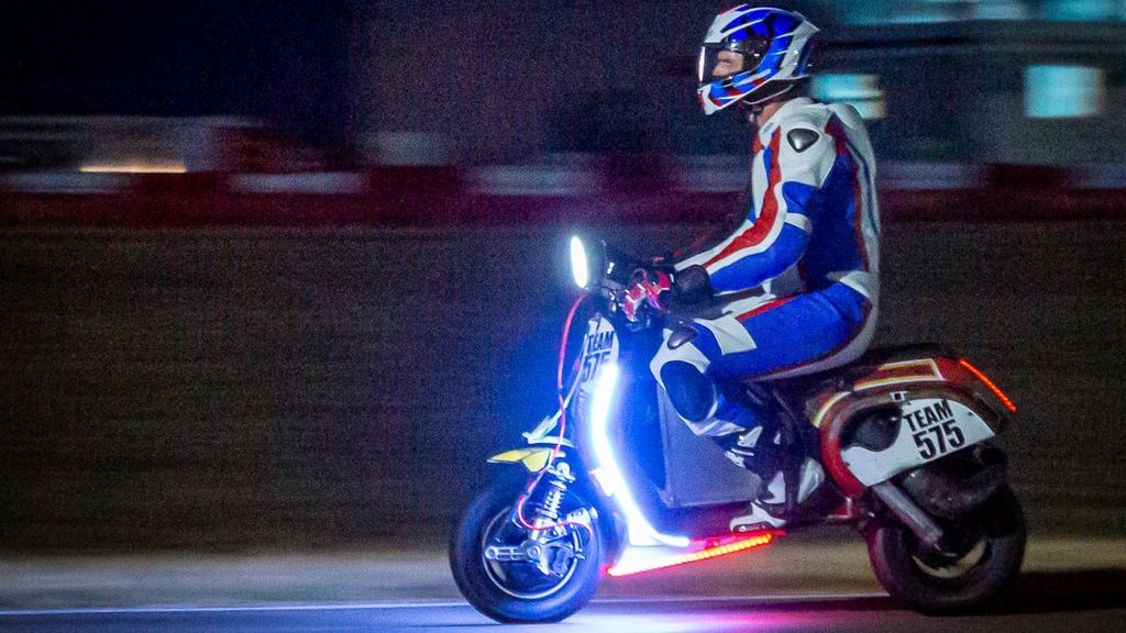 Un momento de la carrera Pinasco VTR24H durante la parte nocturna