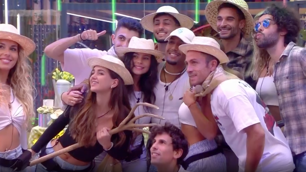 Violeta hace un selfie grupal