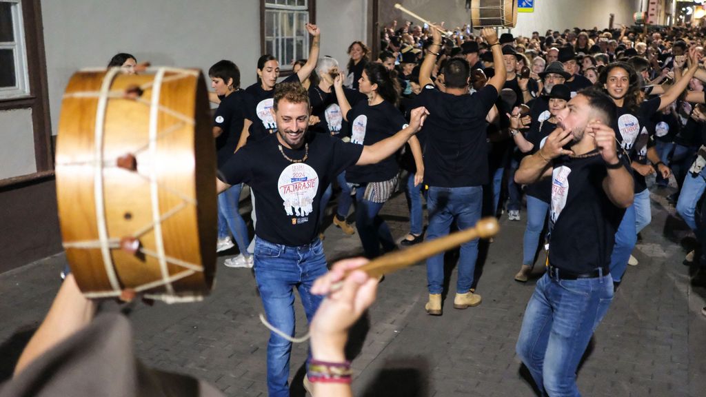 Más de 700 personas participan en el baile tradicional más multitudinario del mundo en La Laguna