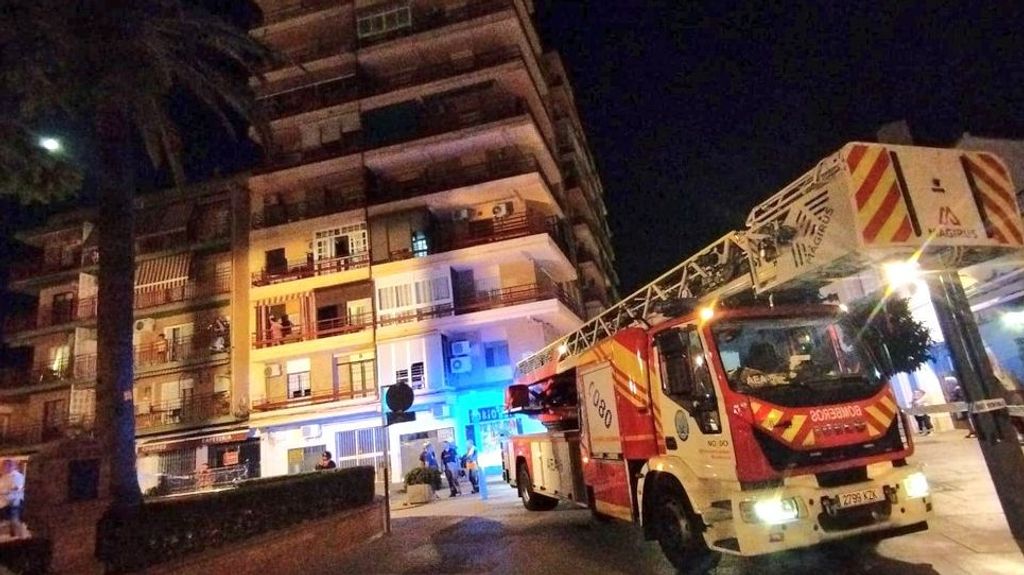 Bomberos de Alcalá de Guadaira intentan evacuar al vecino con obesidad mórbida la noche del sábado