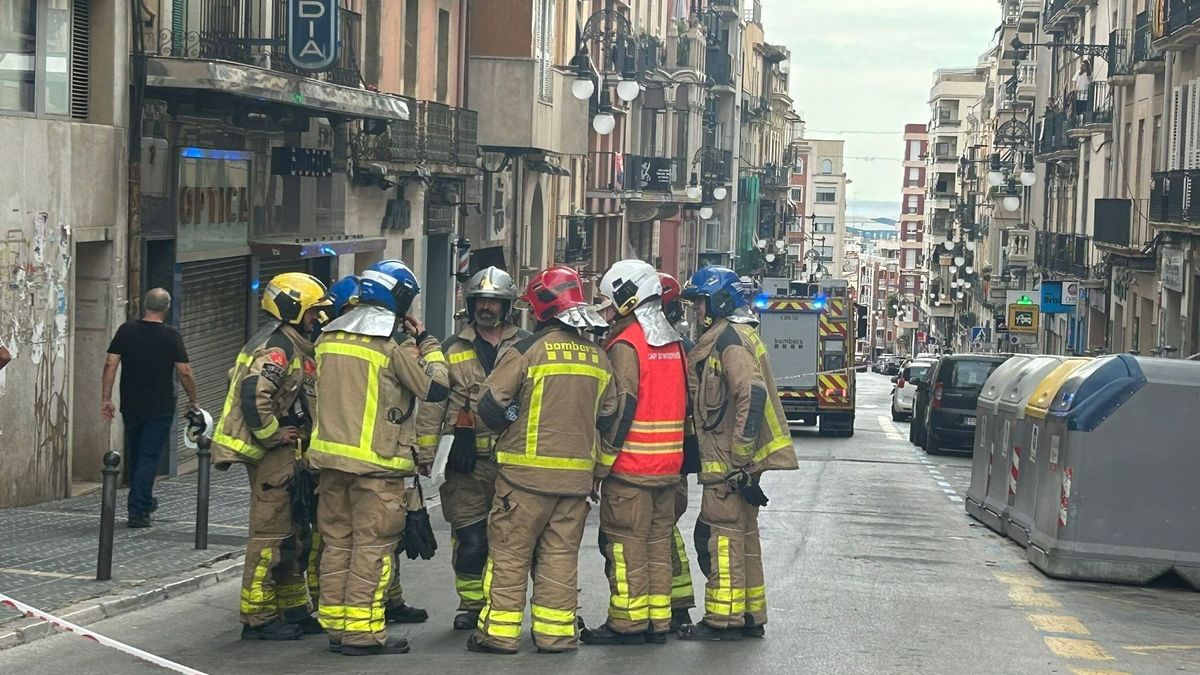 Desalojan preventivamente a 11 vecinos de dos edificios de Tarragona por grietas