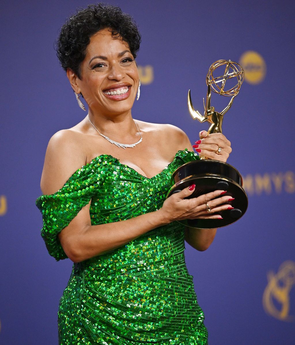 Liza Colón-Zayas en los Premios Emmys 2024.