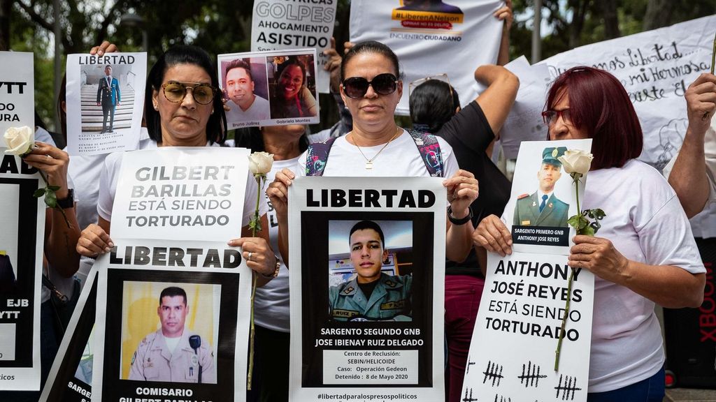 Protesta frente al Ministerio Público para exigir la liberación de presuntos presos políticos, en Caracas