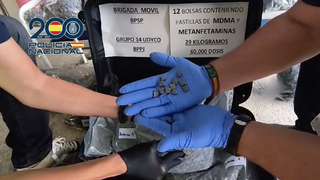 Detenido un hombre con 60.000 pastillas de MDMA y metanfetaminas en su maleta en Barcelona