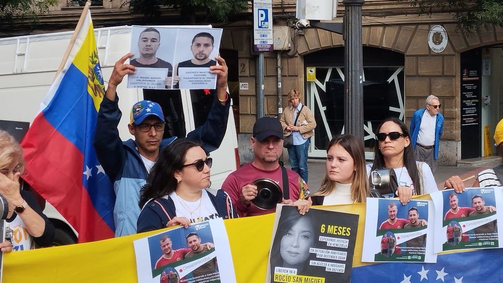 Las fotos de los dos bilbaínos detenidos en Venezuela durante la cacerolada frente al Consulado