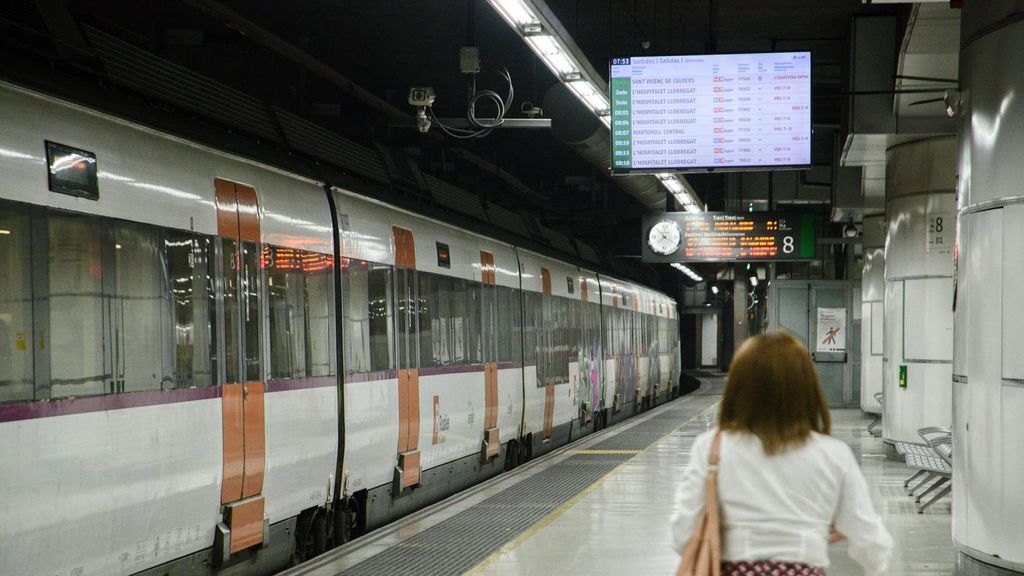 Retrasos en ocho líneas de Rodalies por una incidencia en la estación de El Prat, Barcelona