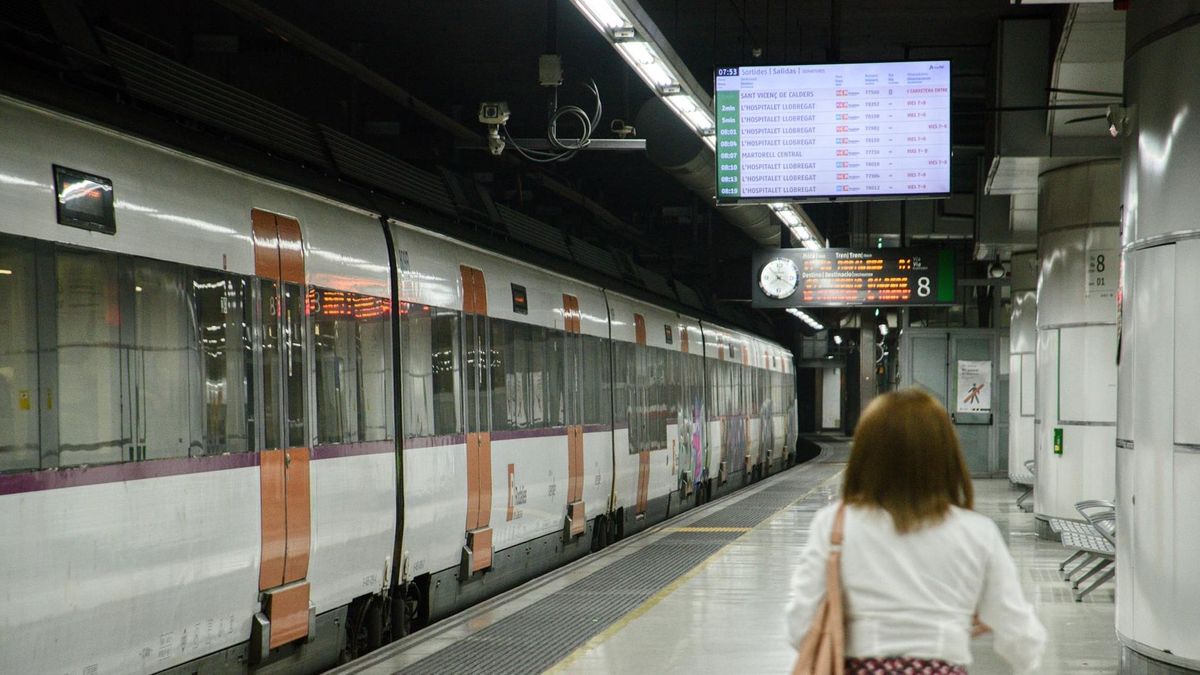 Retrasos en ocho líneas de Rodalies por una incidencia en la estación de El Prat, Barcelona