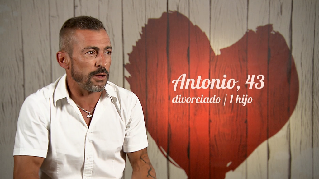 Un soltero entra a 'First dates' presumiendo de su 'gran pene': "Es muy musculoso como yo"