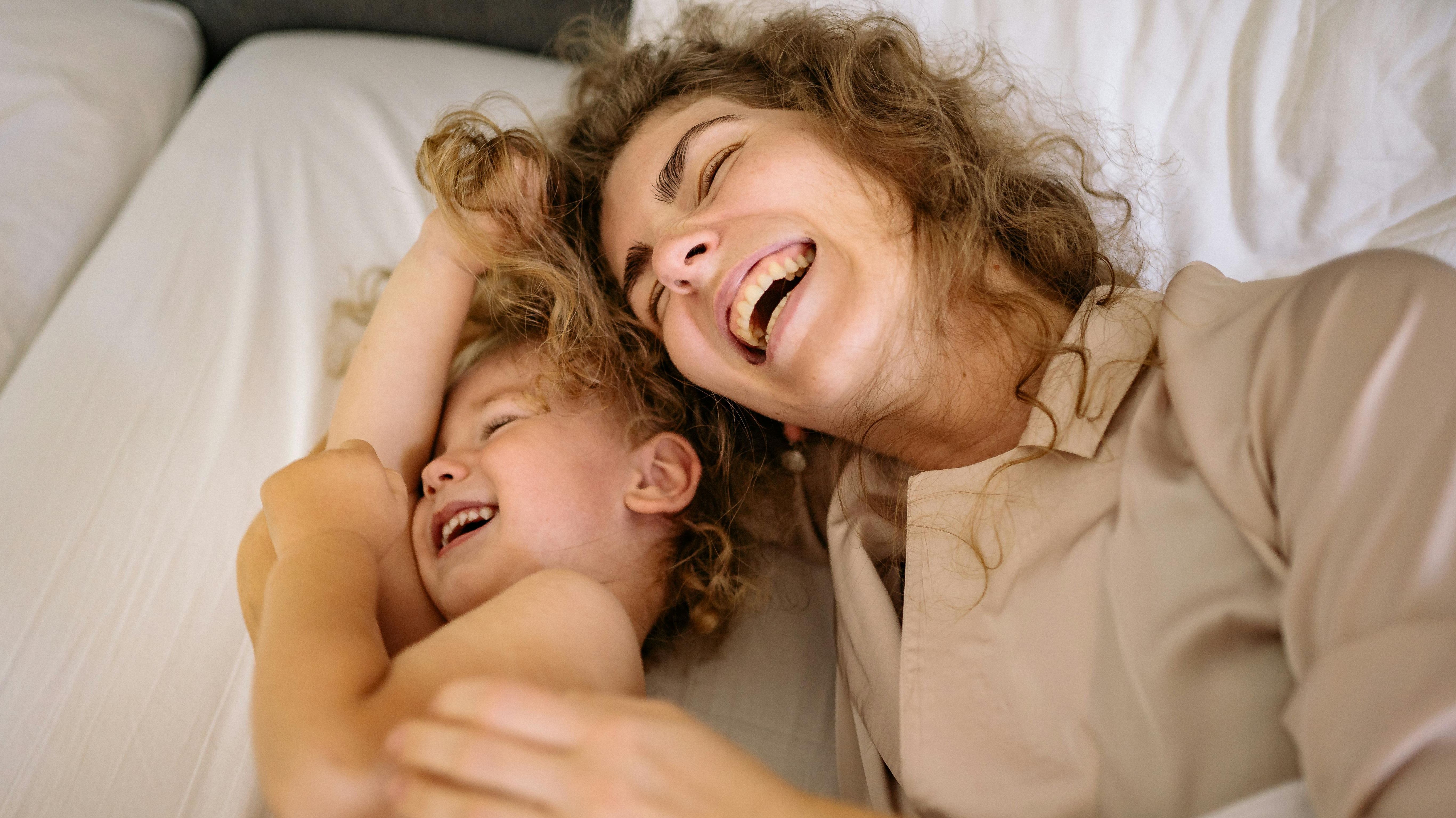 A los niños les encanta escuchar chistes A los niños les encanta escuchar chistes