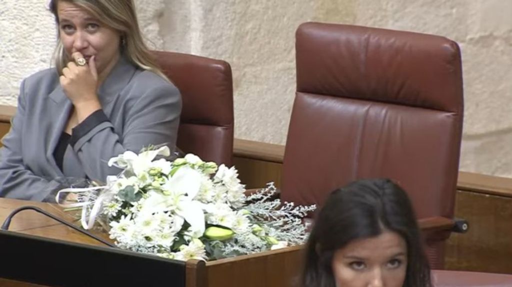 Depositan un ramo de flores blancas en el sitio de la diputada fallecida