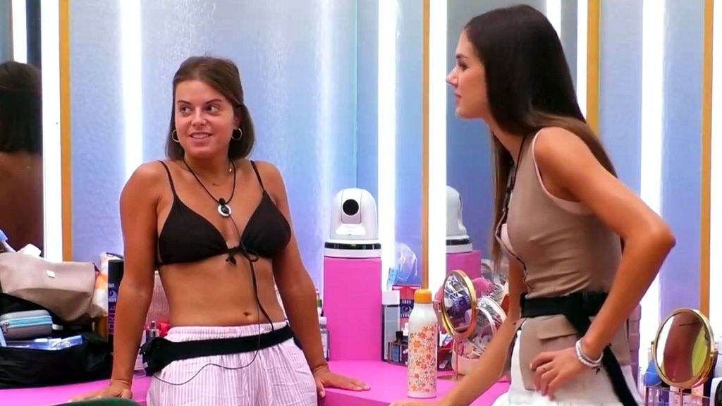 Elsa asegurando haber descubierto a Lucía y Silvia