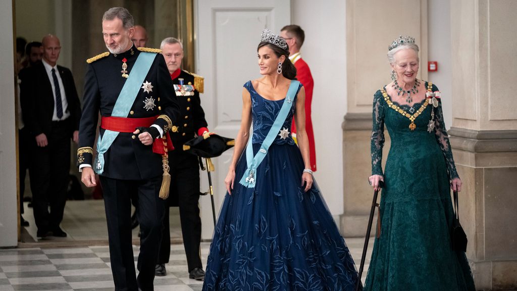 La reina Margarita de Dinamarca junto a Letizia y Felipe durante uno de sus viajes de Estado