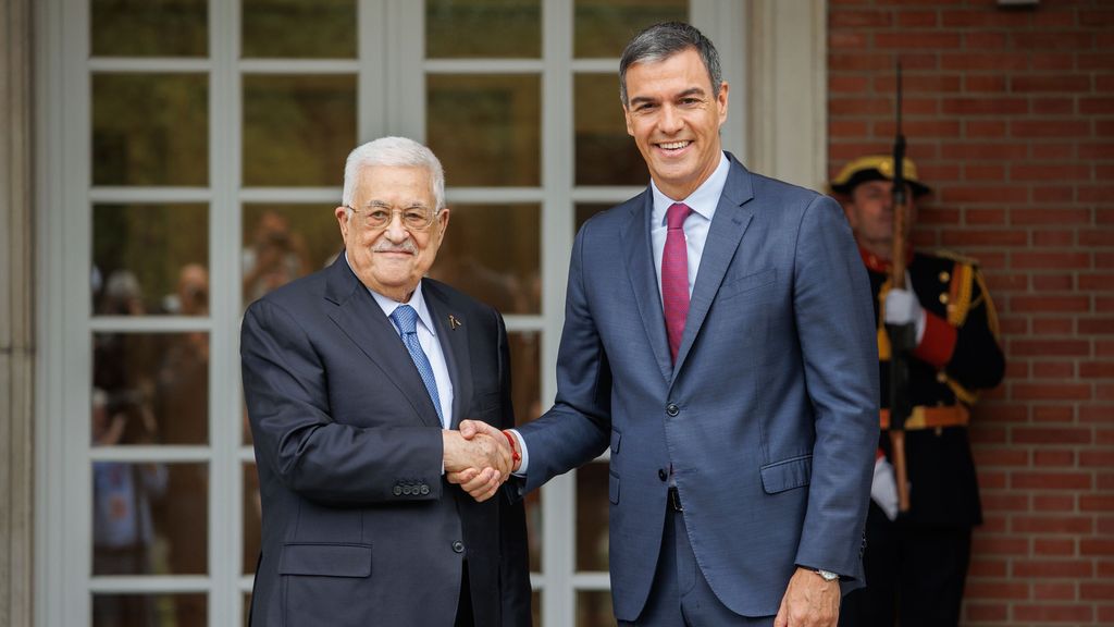 Pedro Sánchez recibe en La Moncloa al presidente del Estado de Palestina, Mahmud Abás, en plena crisis del Líbano