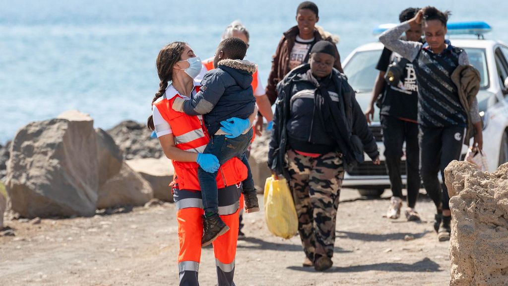 El TSJC ha suspendido el protocolo de Clavijo sobre la atención a menores migrantes de Canarias