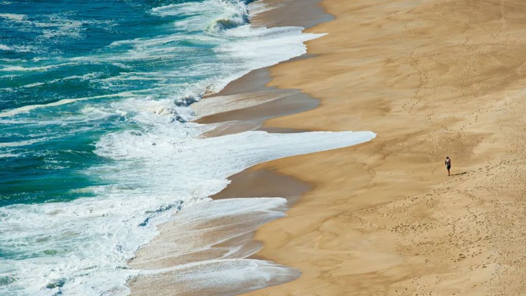 ¿Qué hay debajo de la arena de la playa?