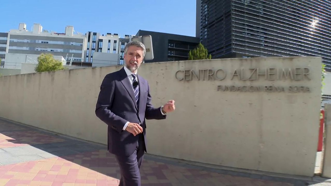 Carlos Franganillo aborda la lucha contra el alzhéimer con los investigadores del Centro Alzheimer Fundación Reina Sofía