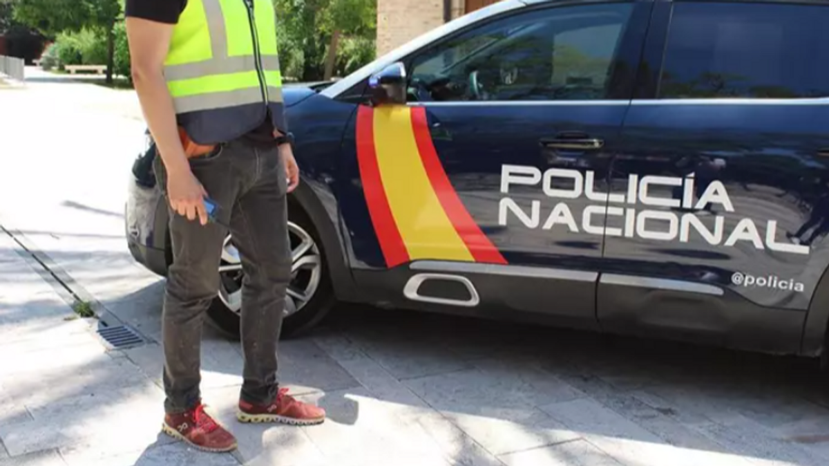 Cuatro detenidos en Madrid por robar a hombres con los que quedaban con citas falsas por Grindr