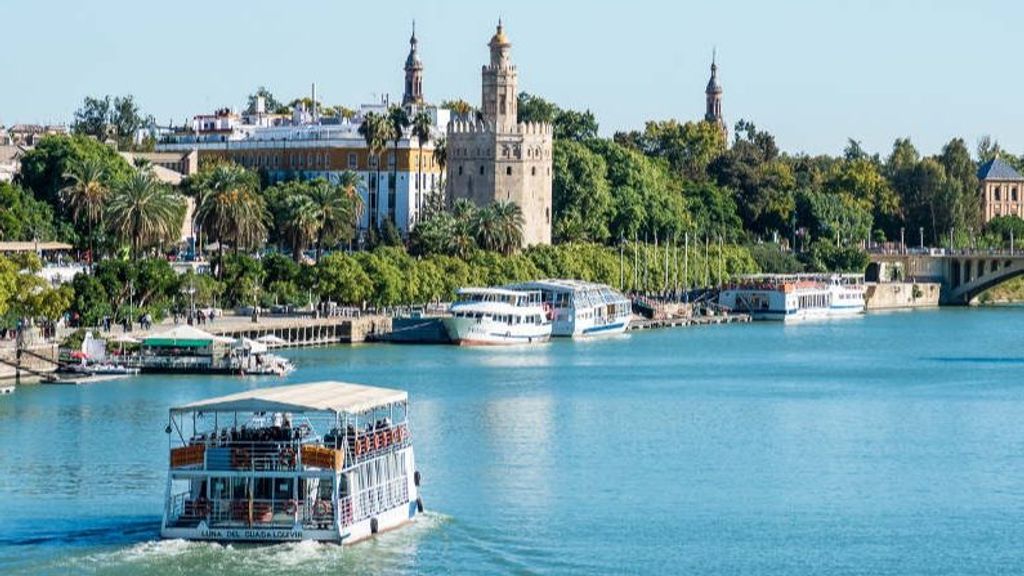 Espejo de la Torre del Oro en Sevilla