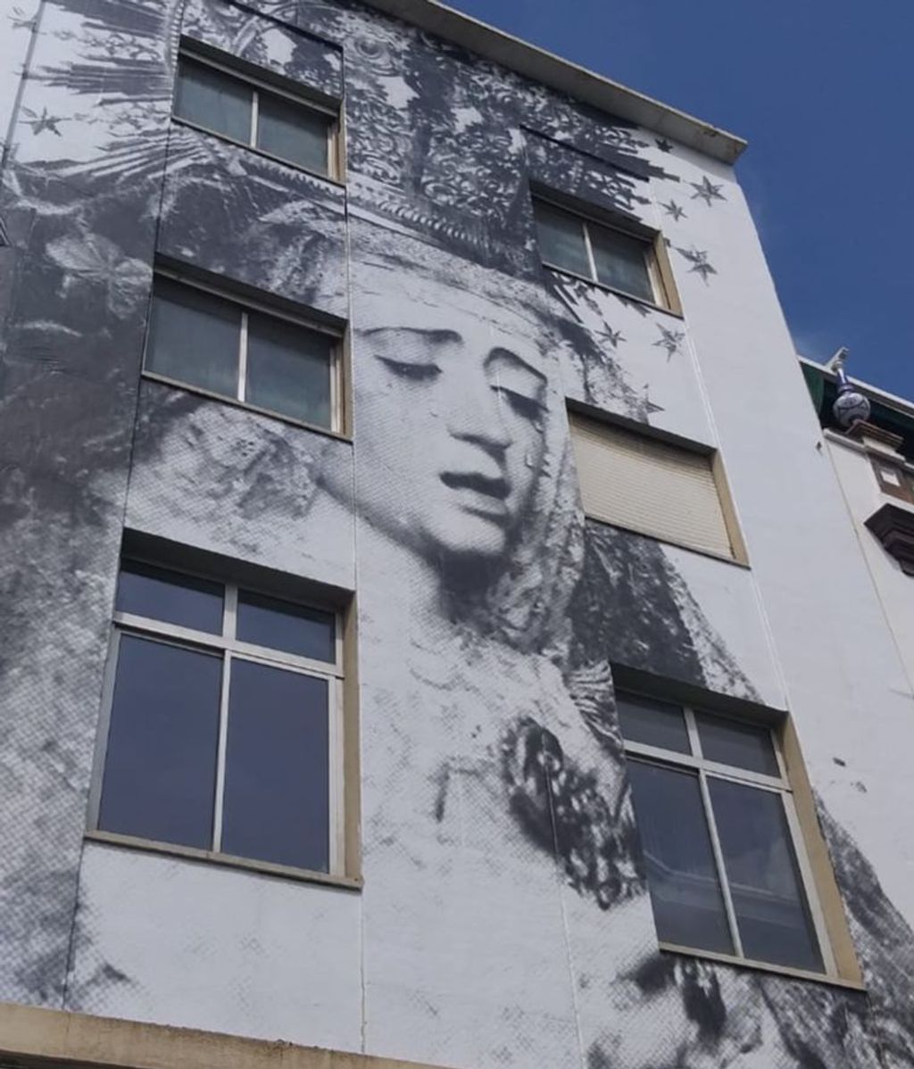 La cara de la Virgen de la Estrella en el mural de la calle San Jacinto