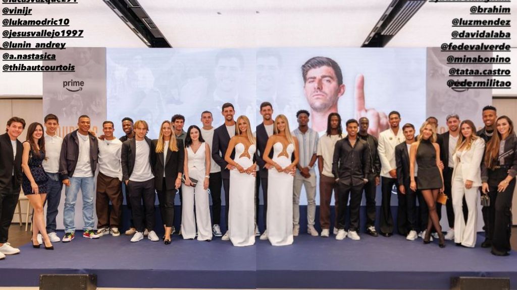 Todos los jugadores del Real Madrid, apoyando a Courtois