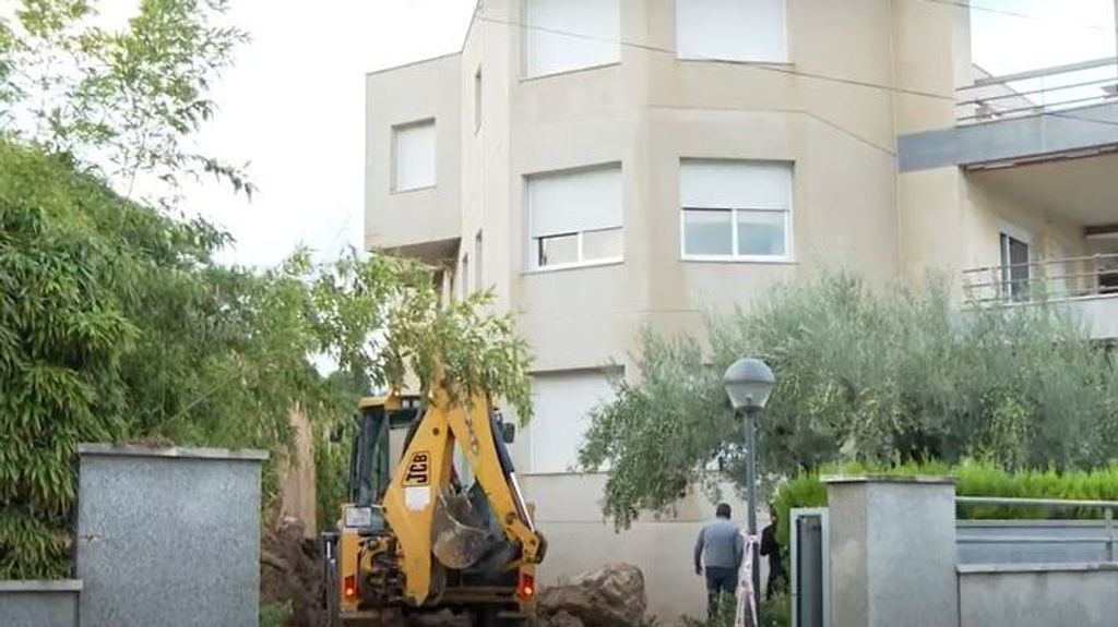 Un edificio en Tarragona, desalojado por las lluvias torrenciales: la N-340, cortada durante tres horas