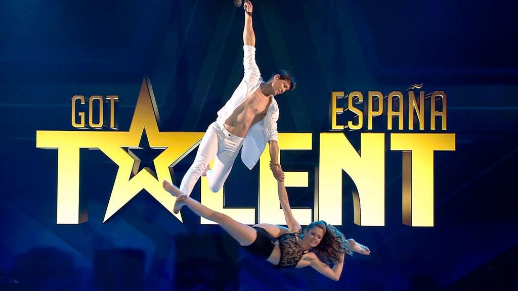 El ilusionismo sobre el aire de Diego y Elena hace soñar al jurado: "Vaya flipada" Got Talent Temporada 10 Top Vídeos 40