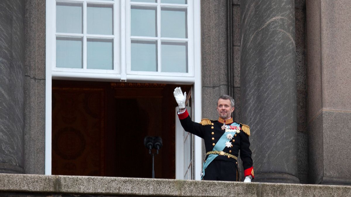 Nueva polémica en la casa real de Dinamarca: el rey Federico se va de viaje dejando a su madre convaleciente