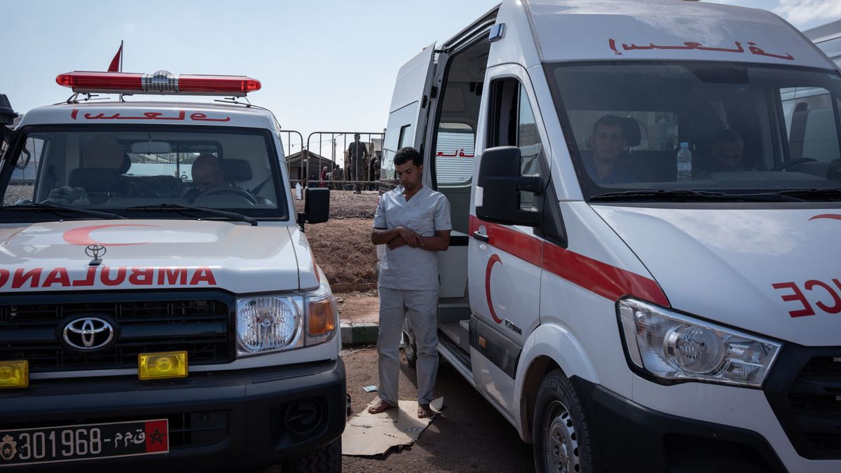 Dos muertos y 14 desparecidos tras llevarse un torrente un autobús en el sur de Marruecos