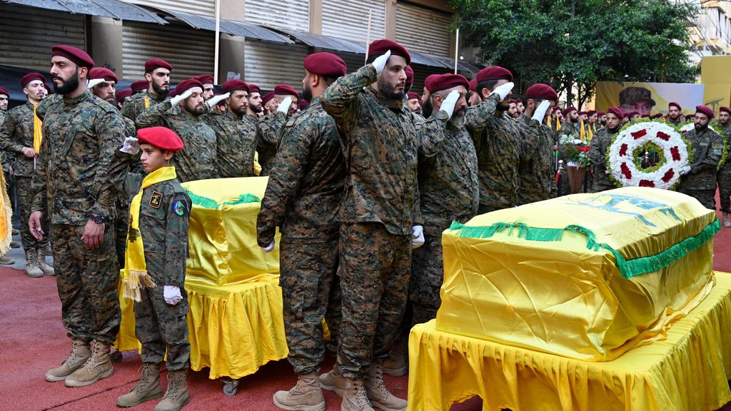 Hezbolá entierra a un alto dirigente muerto en la última ofensiva israelí