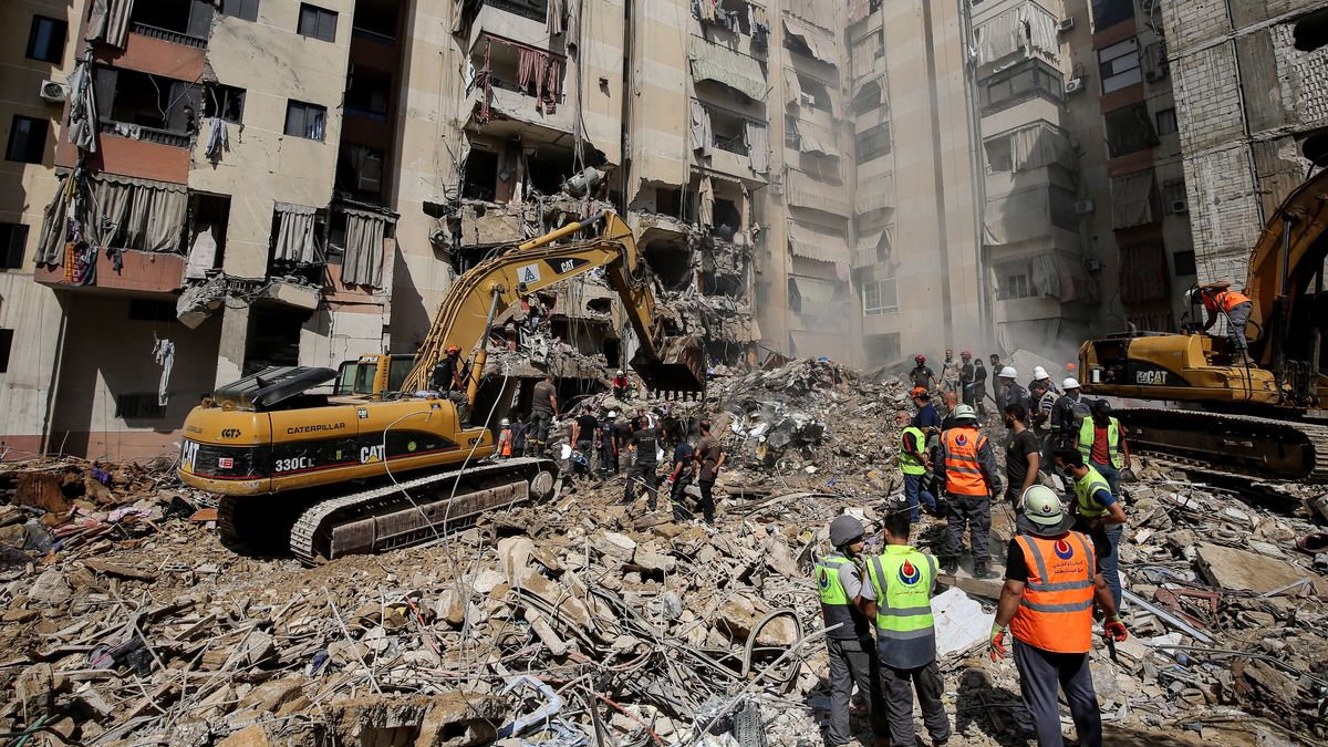 Lugar del bombardeo israelí en el sur de Beirut