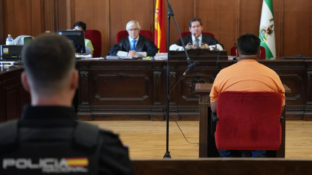 El acusado del asesinato de San Jerónimo en el banquillo ante el tribunal de la Audiencia de Sevilla